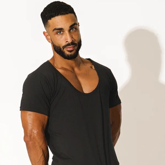 JJ Malibu Men's Muscle-Fit Deep-V T-Shirt - Black - Size L - Picture 2 of 5